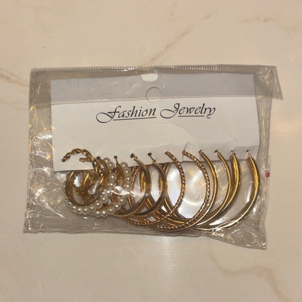 Fashion Jewelry Gold and Pearl Earring Collection